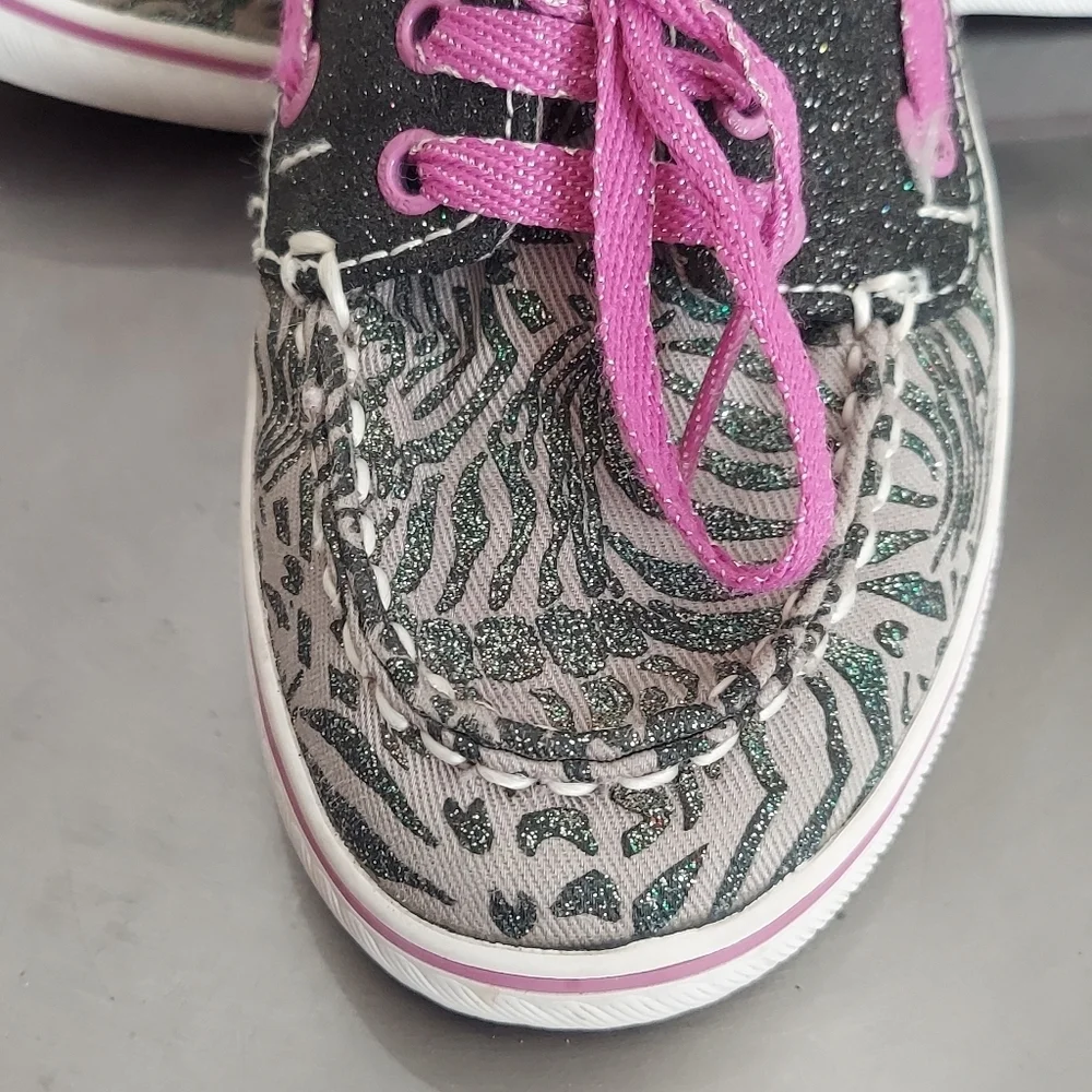 SPERRY Girls Top Side Cruiser Sparkly Finish in a Zebra Grey Pink Colorway Sz 2